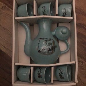 8 Piece Tea Pot Set Set, brand new never used , comes in box